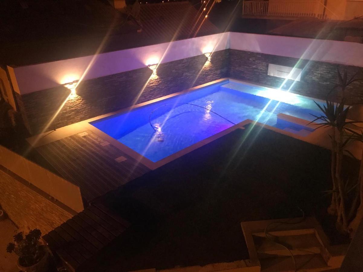 Casa de Férias Moradia Com Piscina T4 *